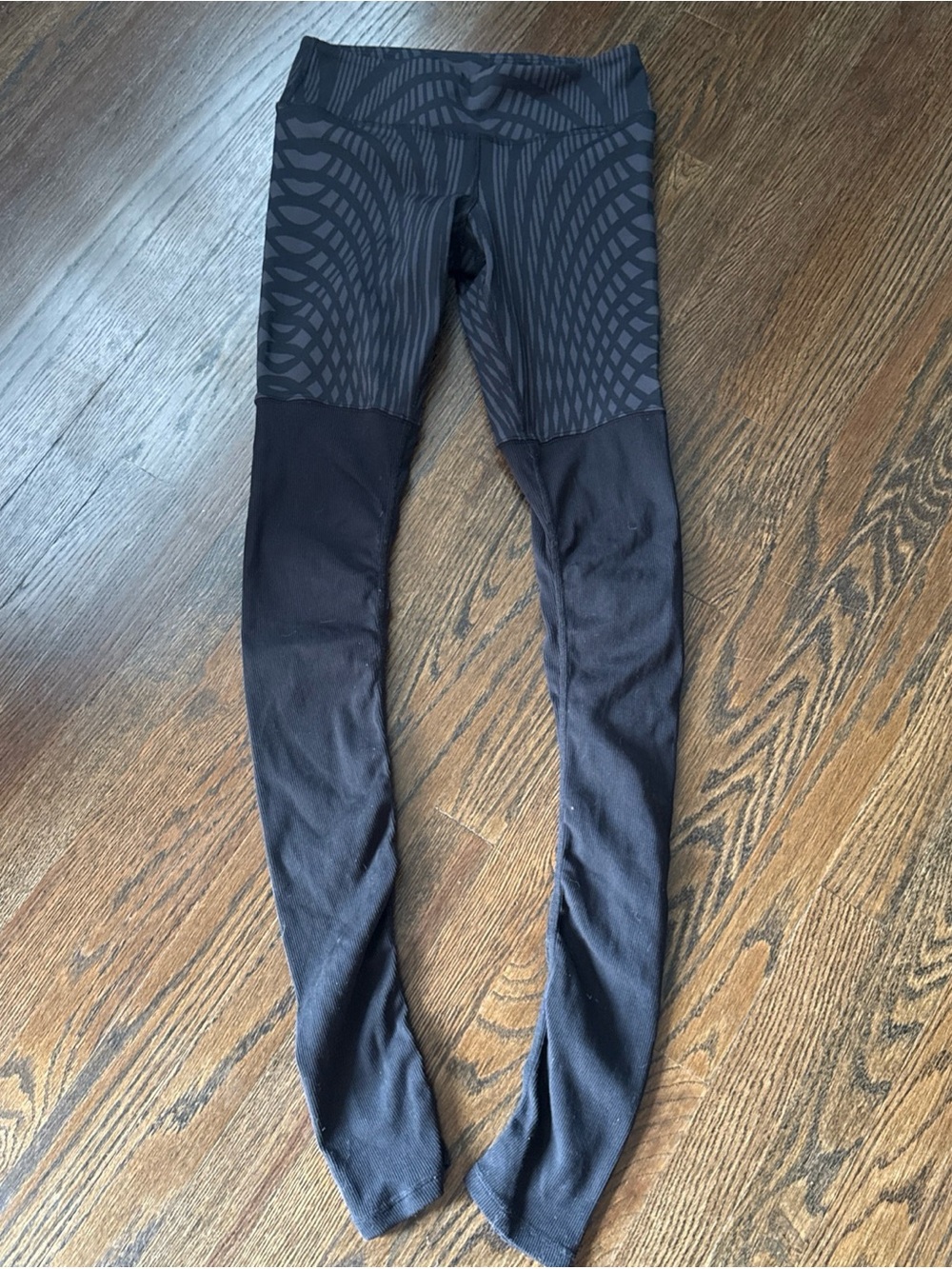 Alo Geometric Half Knit Leggings Small